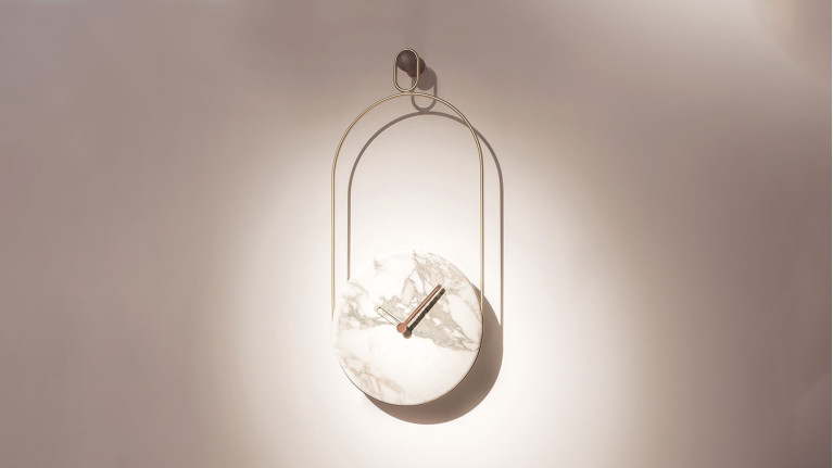 Horloge murale design en bois ou marbre, Eslabon