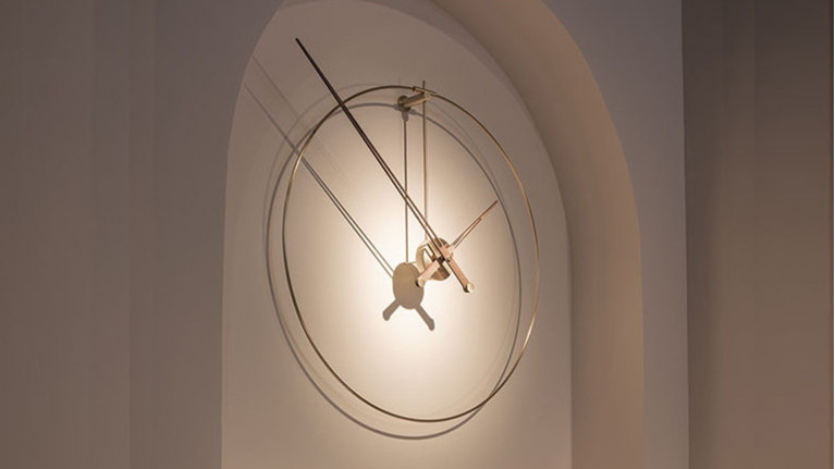 Horloge murale design moderne, bois et laiton, Anda