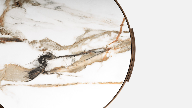 Table basse en acier avec plateau effet marbre doré, Jazzy