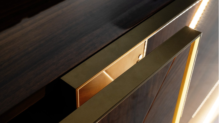 Buffet 2 portes coulissantes ECLIPSE | Buffet en bois fumé brillant