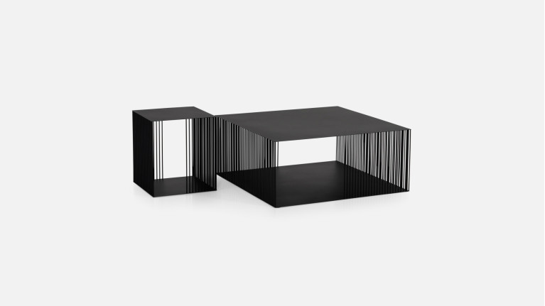 Table basse en acier, design graphique, lignes épurées, Veil