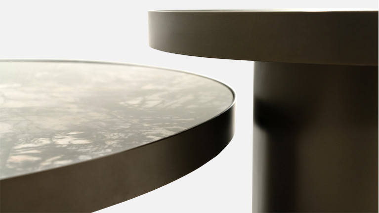 Bout de canapé ALLEGRO | Design sculptural et finition minérale