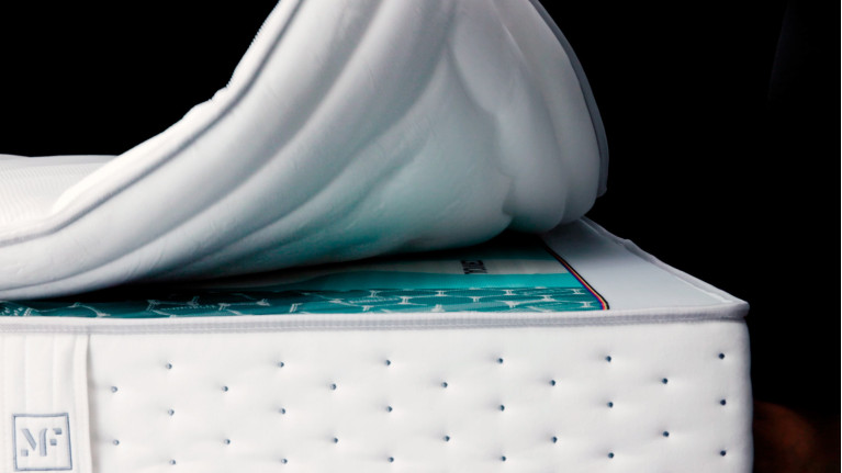 Matelas SUITE PLATINUM | Confort ferme et surmatelas au choix