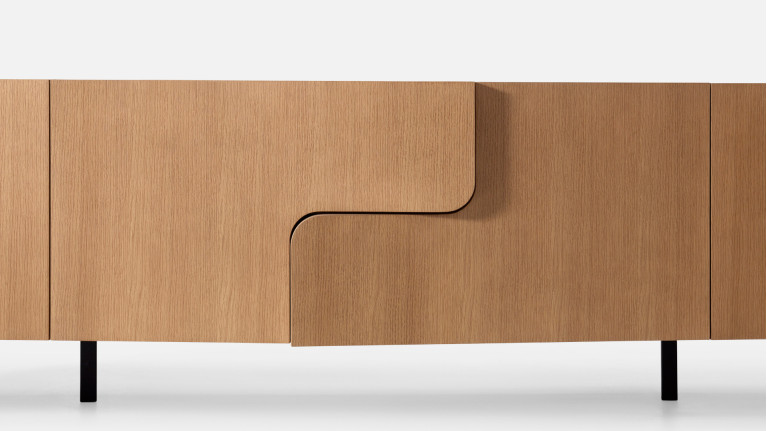 Meuble TV JADE avec rangements intégrés et piètement métal