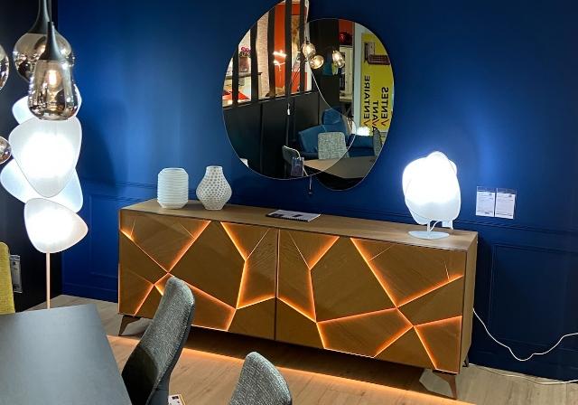 Meuble de haute qualité avec lumière intégrée à découvrir dans votre magasin spécialiste du meubles à Vitré