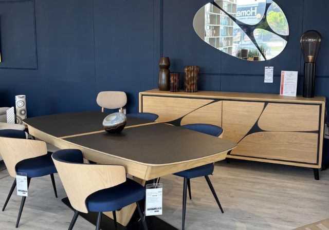 Meubles de rangement design et canapé cuir ou tissu pour un salon haut de gamme à Toulon La Valette