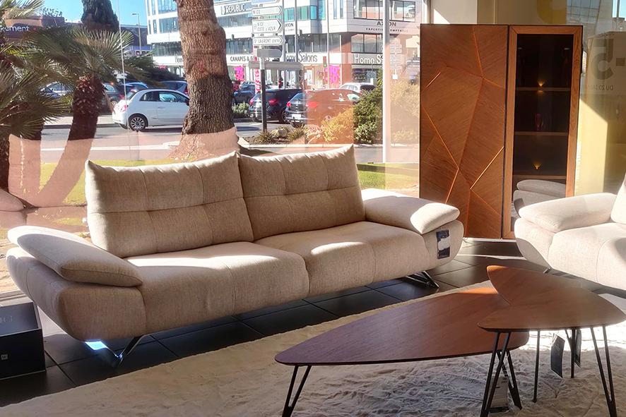 Canapés, table basse, vitrine... retrouvez notre sélection de meubles de rangement pour votre salon à Nice.